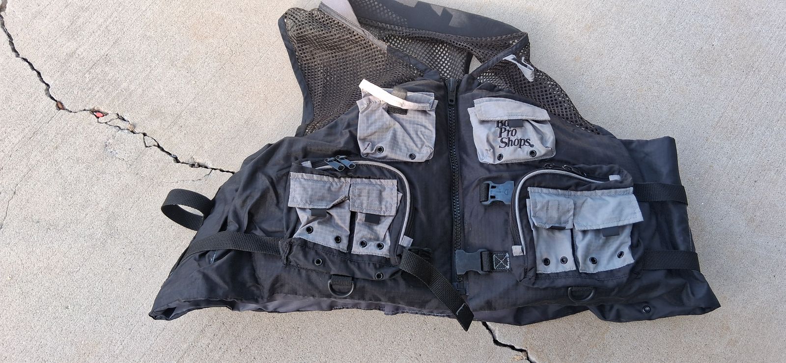 BASS PRO FISHING VEST