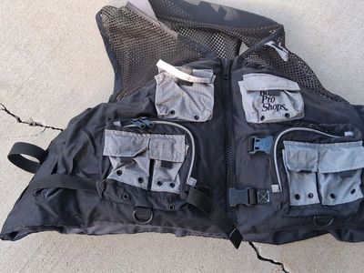 BASS PRO FISHING VEST