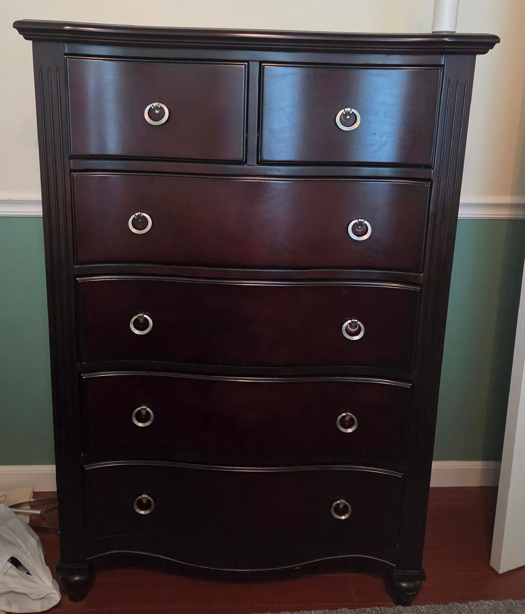 Dark Wood 5-Drawer Dresser & 2 Nightstands Bedroom Furniture Set - Good Condition