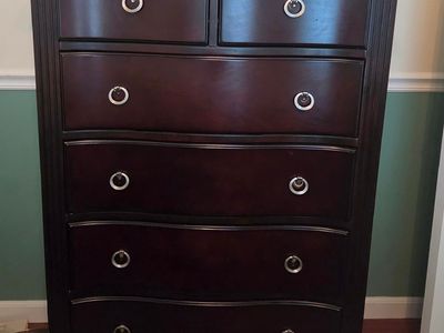 Dark Wood 5-Drawer Dresser & 2 Nightstands Bedroom Furniture Set - Good Condition