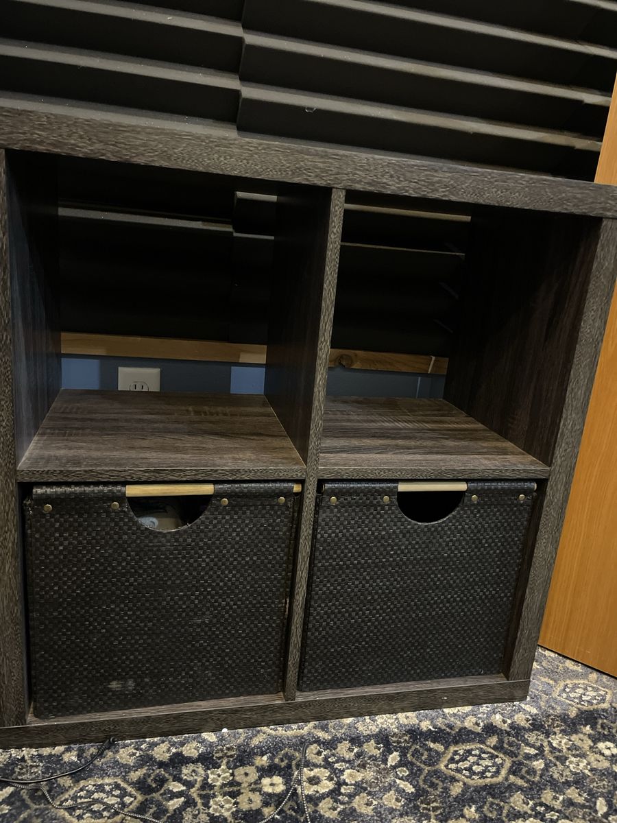 Bookshelf WIth Baskets