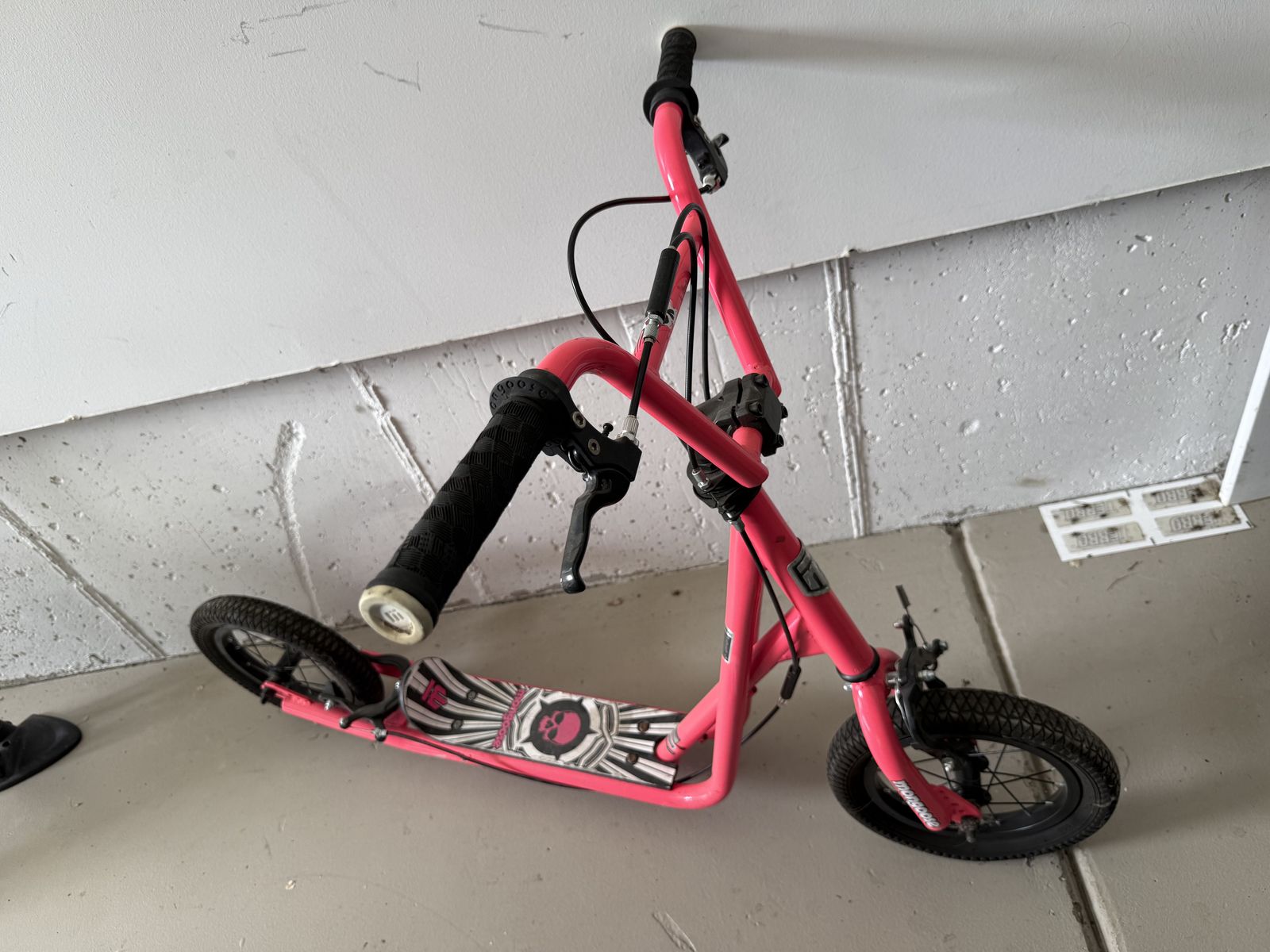 Mongoose scooter
