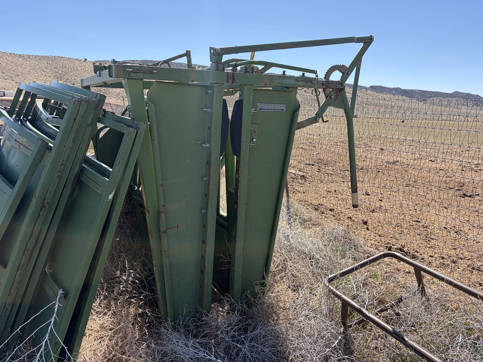 Powder River XL Livestock Squeeze Chute