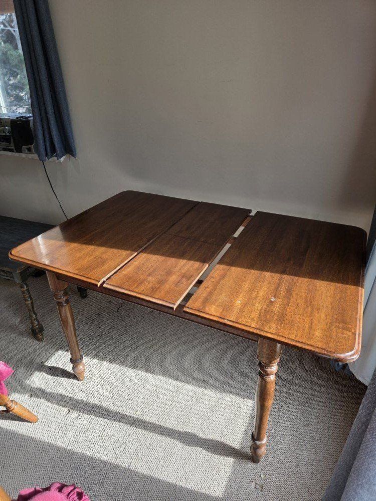 Dining Table with Hideaway Leaf and 4 Chairs