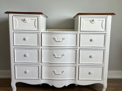 Stanley Furniture Dressing with 11 Drawers