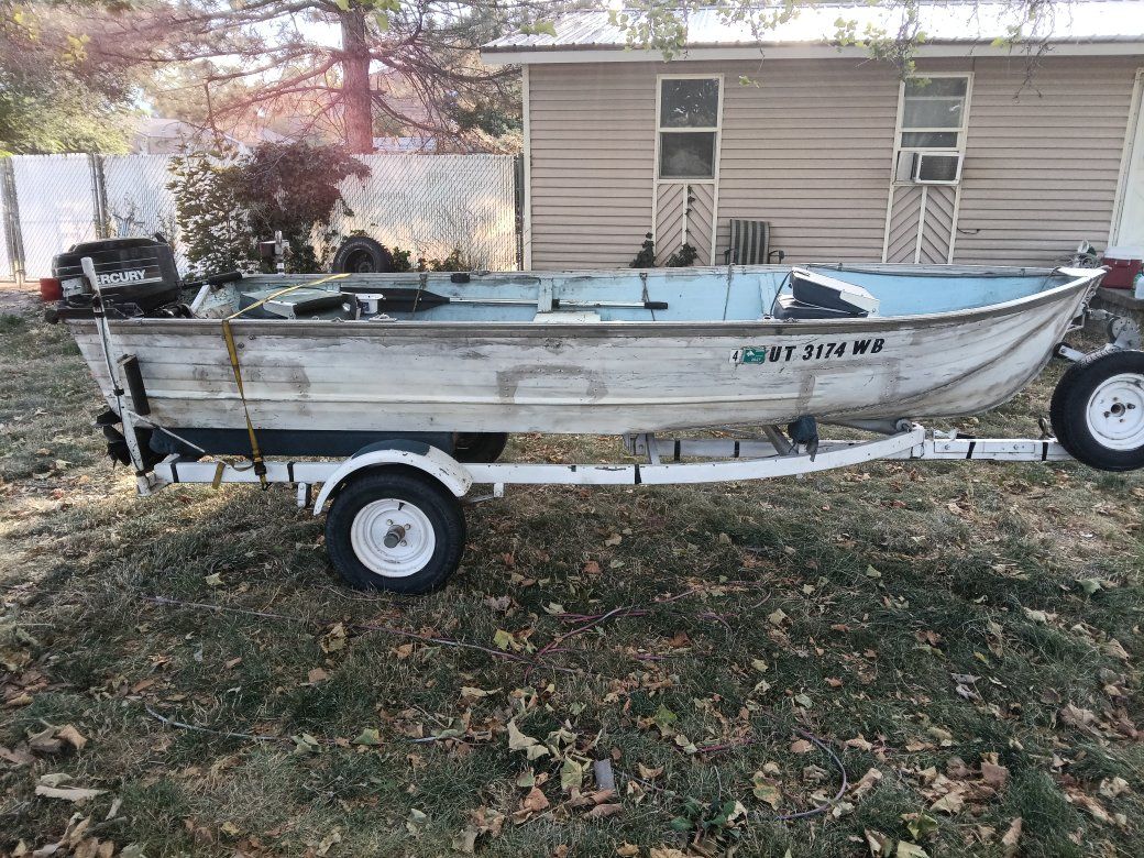 Aluminum Fishing Boat with Mercury 20 Outboard Motor and Single-Axle Trailer