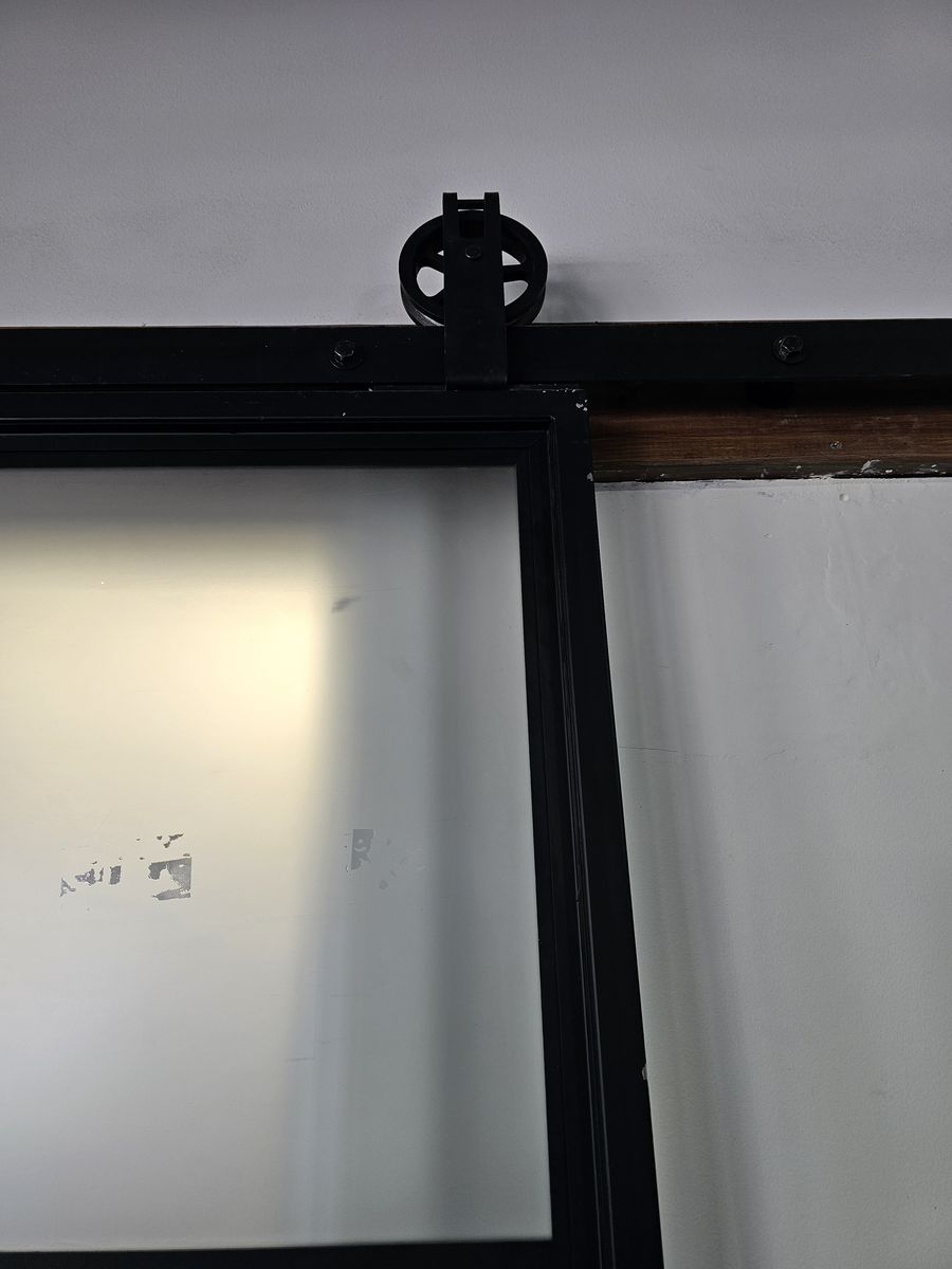 Main image 6