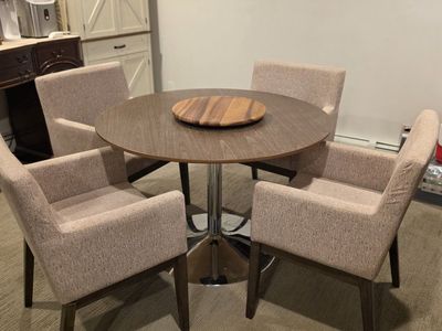 Round Dining Table & 4 Upholstered Armchairs