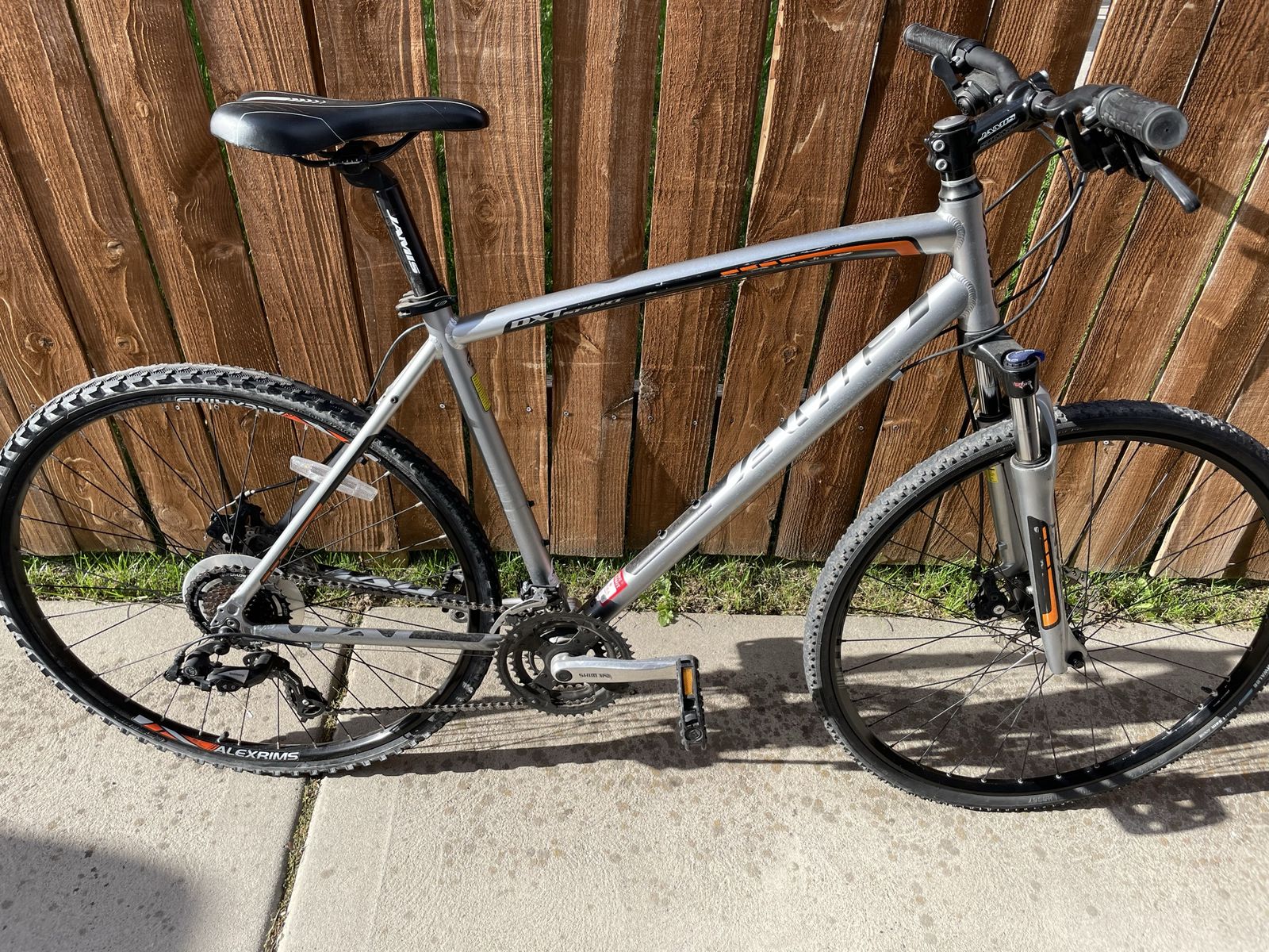 2016 Jamis DXT Sport 21”