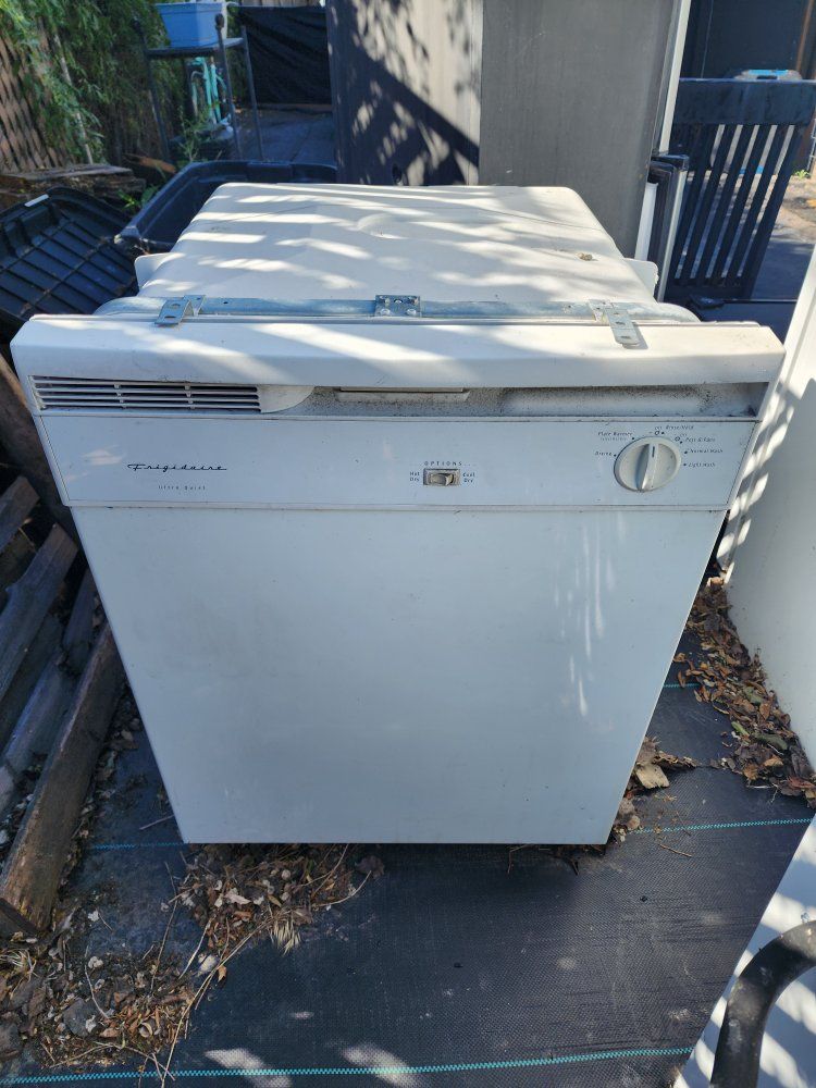 Frigidaire Ultra Quiet Dishwasher