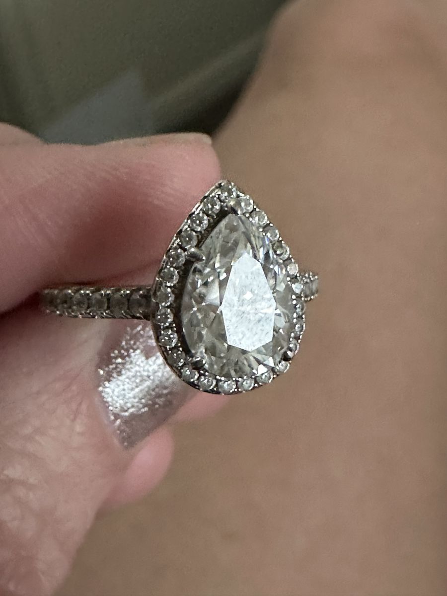 Gorgeous Engagement / Wedding Ring!