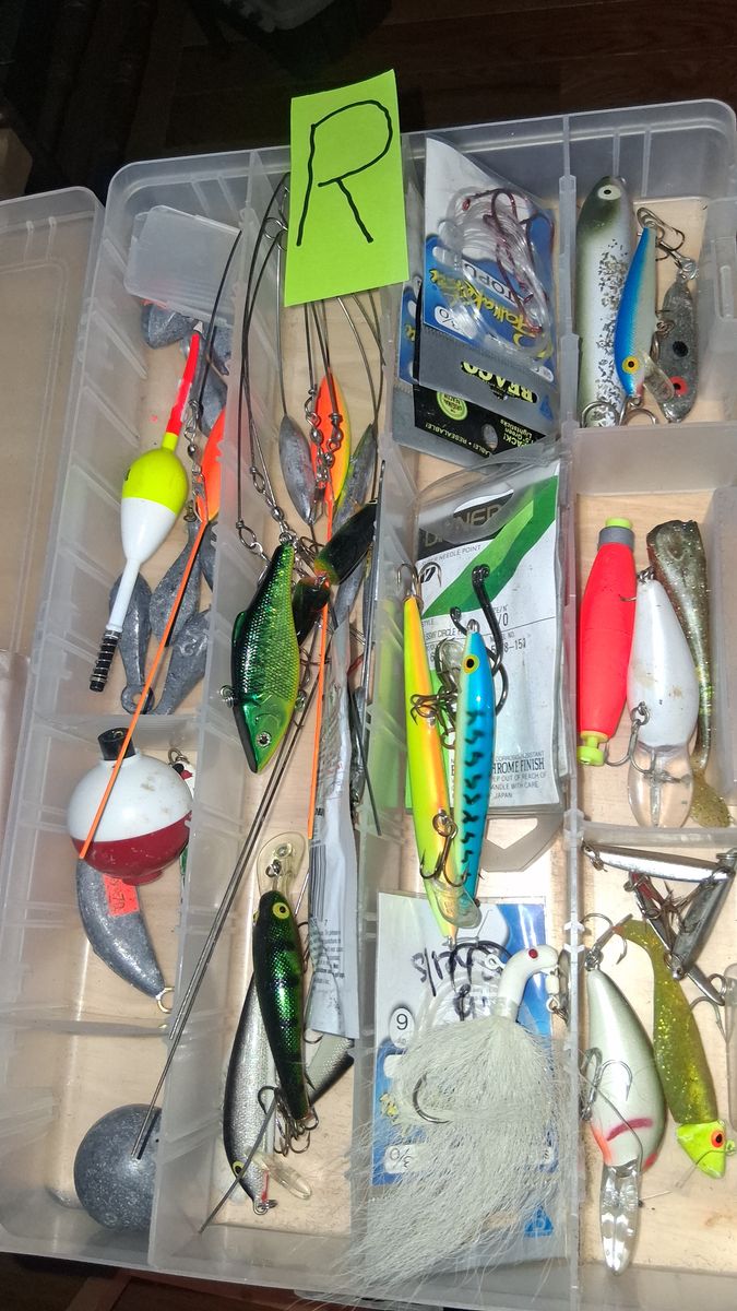 FISHING LURES AND WEIGHTS "R"