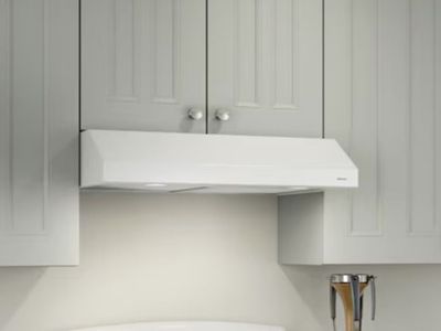NEW White Broan 30 inch Convertible 300-CFM Under Cabinet Range Hood