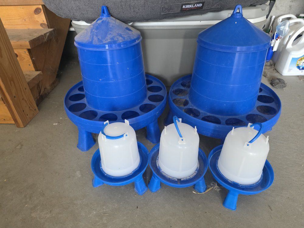 Miller Farm Tough 26lb Poultry Feeder with Legs & 3 Poultry Waterers