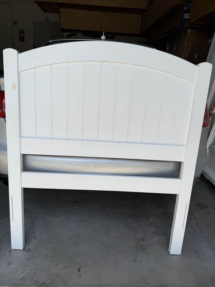 2 Matching White Twin Beds with Mattresses