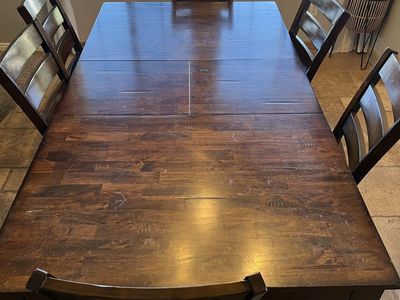 Extendable Dining Table with 6 Matching Chairs - Easy to Use Built-In Leaf