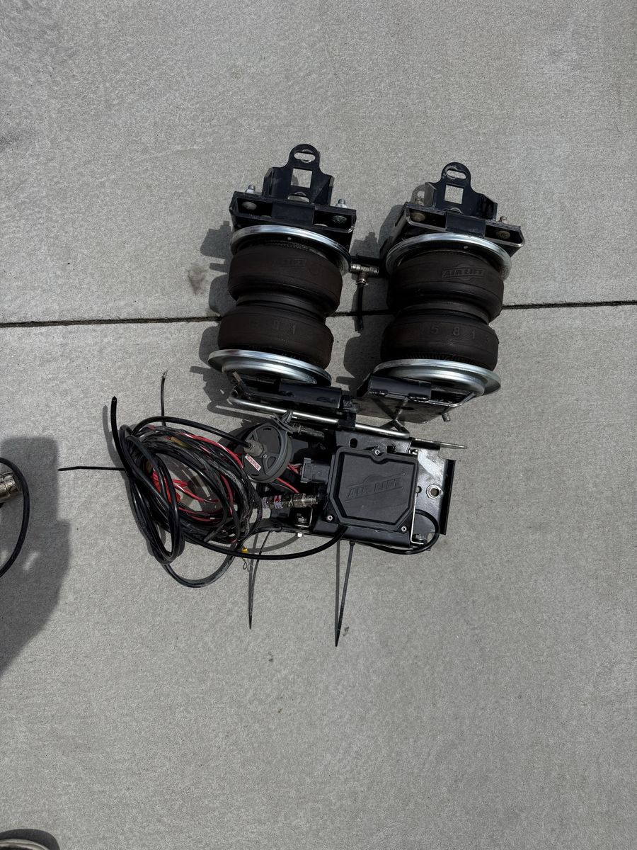Airbags for RAM 1500 - Air Lift 5000 Wireless Controller w/compressor