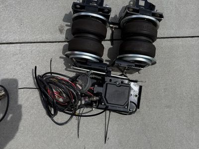 Airbags for RAM 1500 - Air Lift 5000 Wireless Controller w/compressor