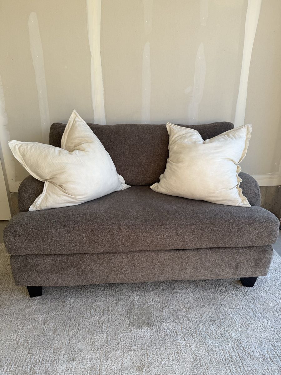 Cozy Brown Loveseat - Perfect for Small Spaces