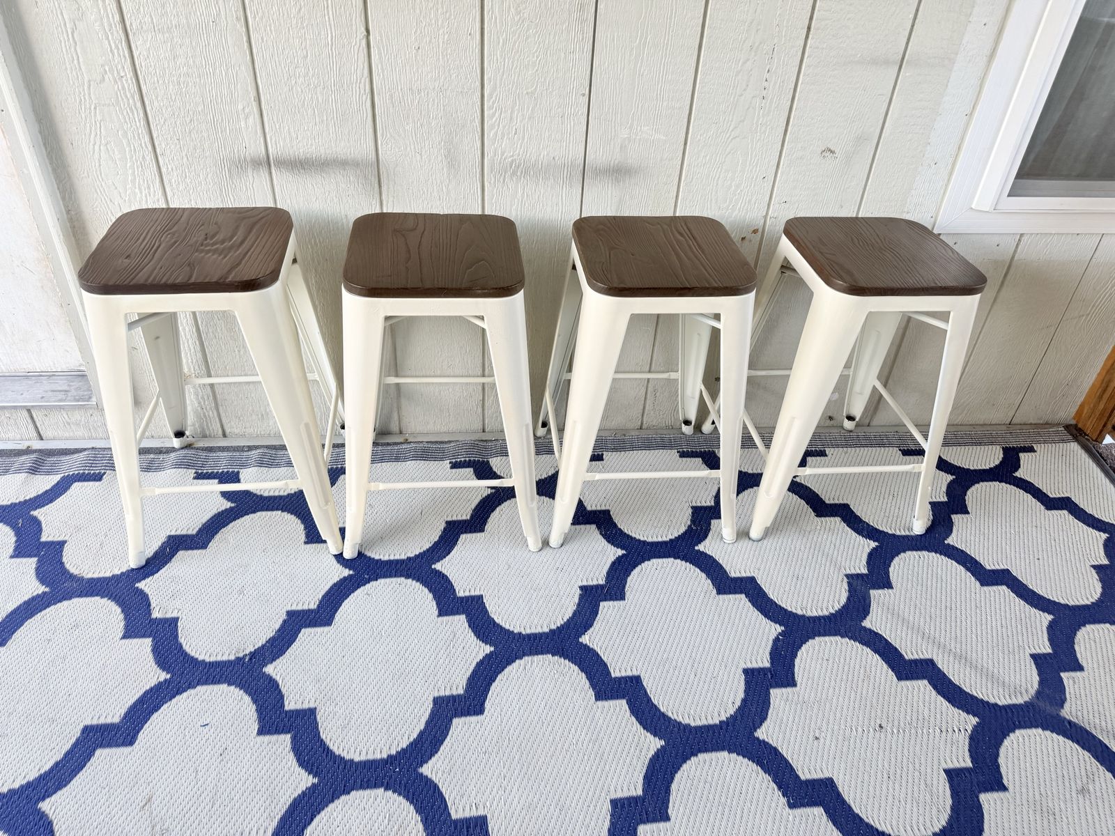 Set 4 Stool  in very good condition