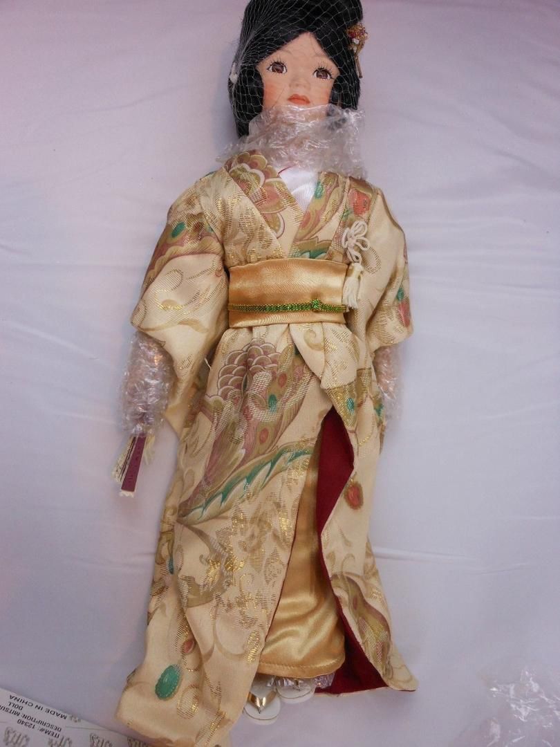 Heritage Signature Collection Geisha Porcelain Collector Doll w/ Certificate & Original Box