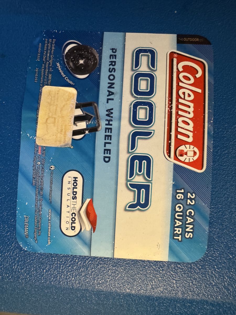 Coleman Personal Wheeled Cooler 16 Quart / 22 Can Capacity Blue/White Holds The Cold Insulation