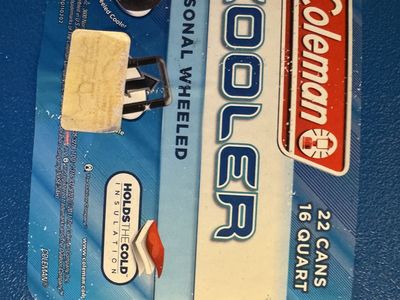 Coleman Personal Wheeled Cooler 16 Quart / 22 Can Capacity Blue/White Holds The Cold Insulation