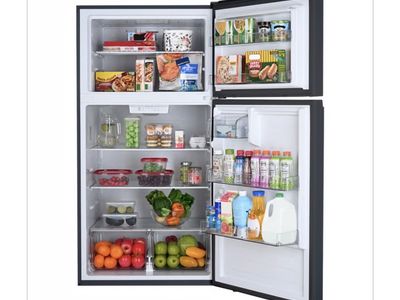 SAVE $300! BRAND NEW* Kenmore 20.5 CF Refrigerator/Freezer in Black Smooth Finish