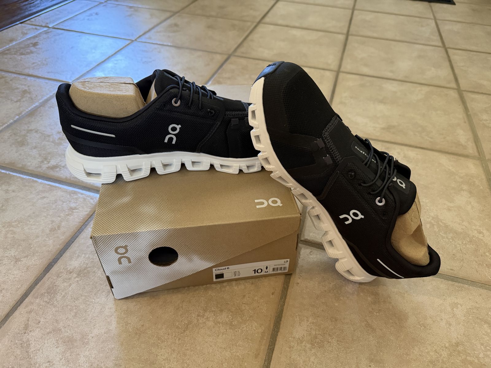 Brand new On Cloud 6 shoes , 10M, never used