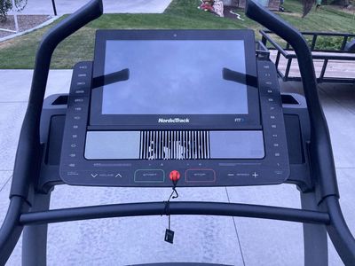 NordicTrack Commercial X22i Incline Treadmill with iFIT Screen