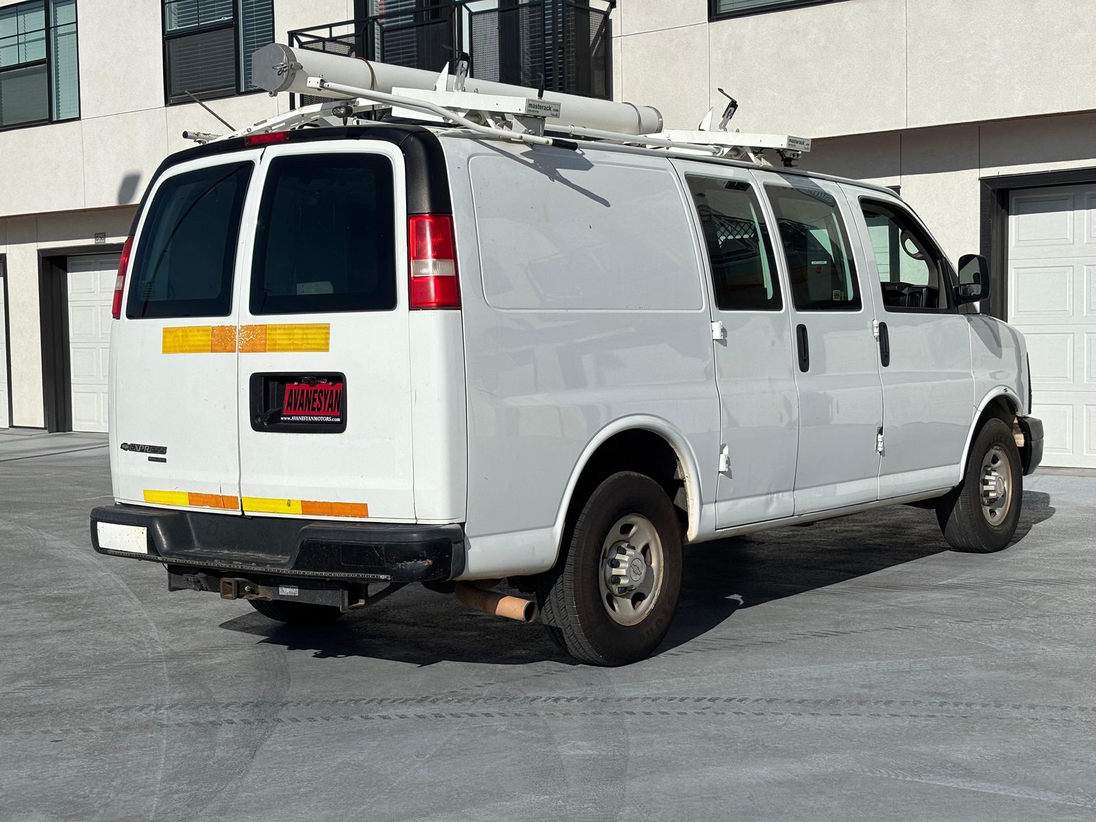 Main image 4