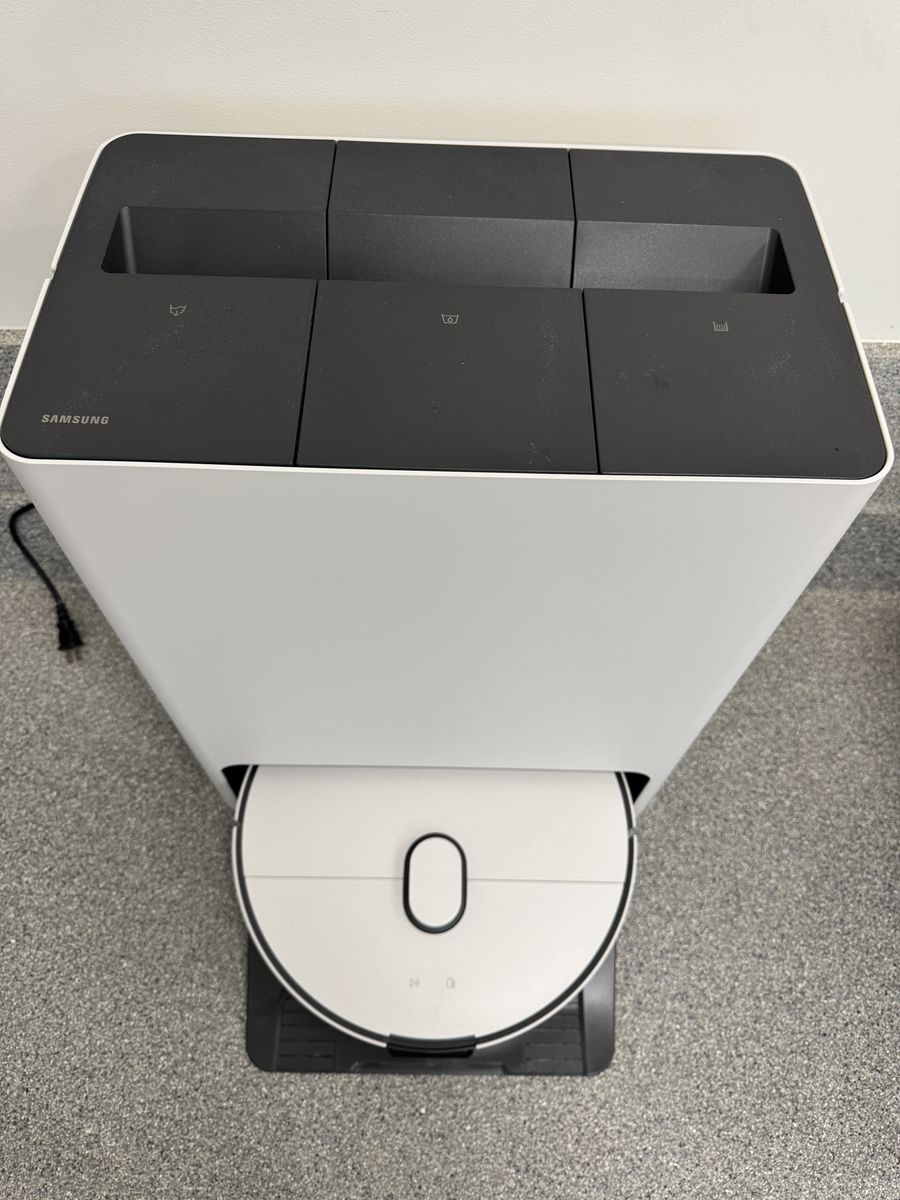 Samsung Robot Combo Vacuum & Mop with self-cleaning - Samsung Bespoke Jetbot Combo
