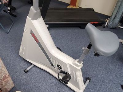 Life Fitness Lifecycle 5500 Upright Exercise Bike