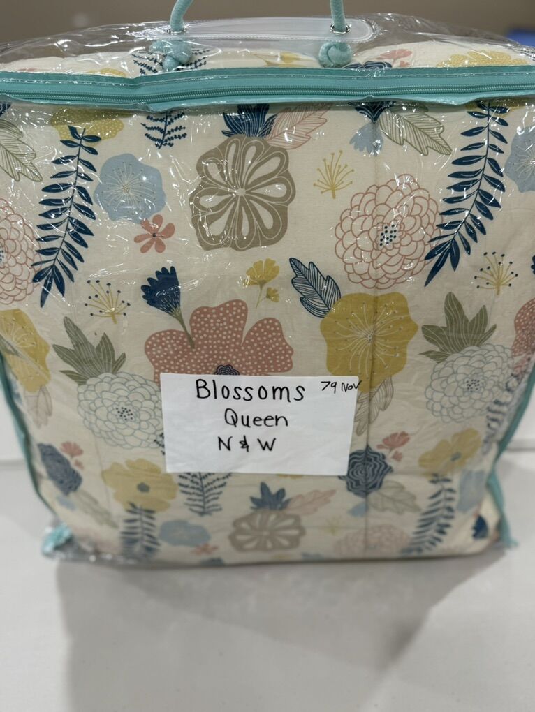 Beddys QUEEN Blossoms Nod Winks