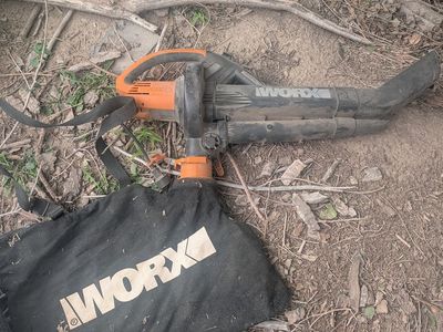 Leaf blower/vacuum