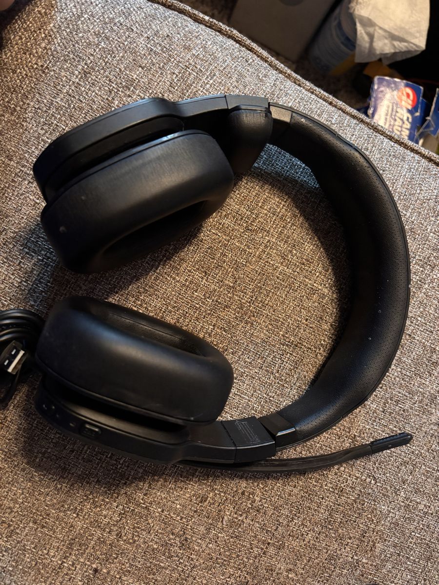 DEZI truckers headset  Black Over-Ear Headphones with Mic