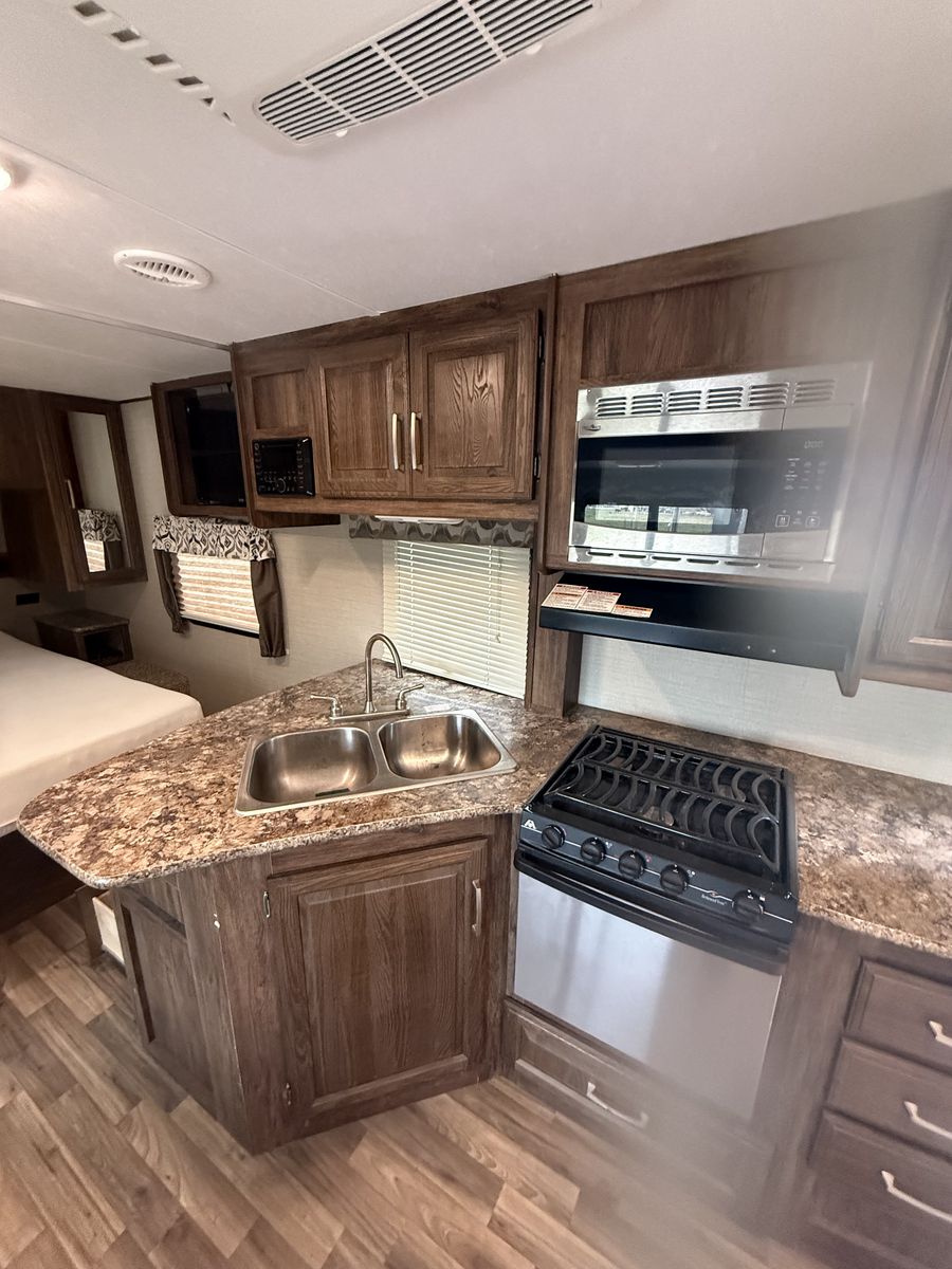 Main image 11