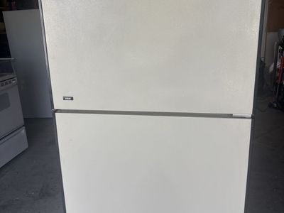 Clean RCA Refrigerator / Freezer – Works Great!