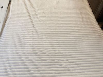 Bedsure Twin comforter/duvet cover plush cream fabric, never used