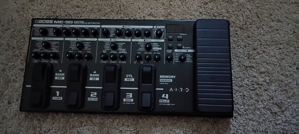 Boss me90 multi effects pedal w/ power supply