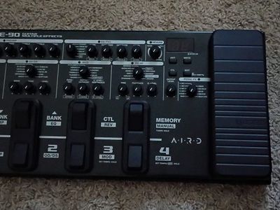 Boss me90 multi effects pedal w/ power supply