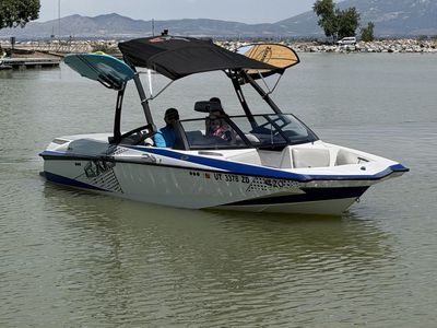 2012 Axis A20 surf/wake boat