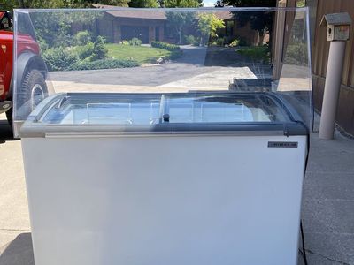 Commercial freezer for dipping ice cream