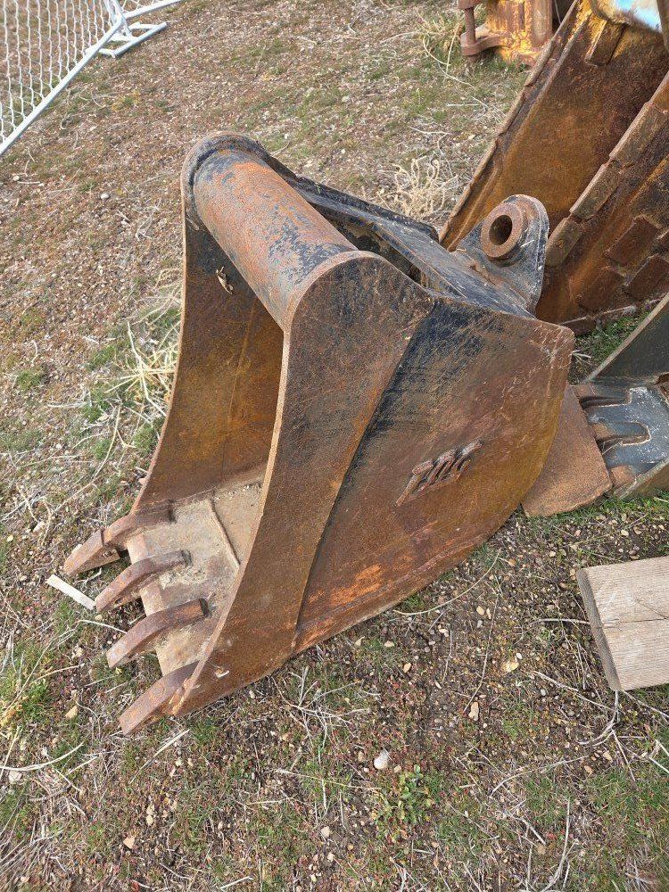 Tag Style Backhoe Bucket