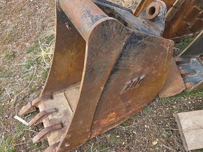 Tag Style Backhoe Bucket