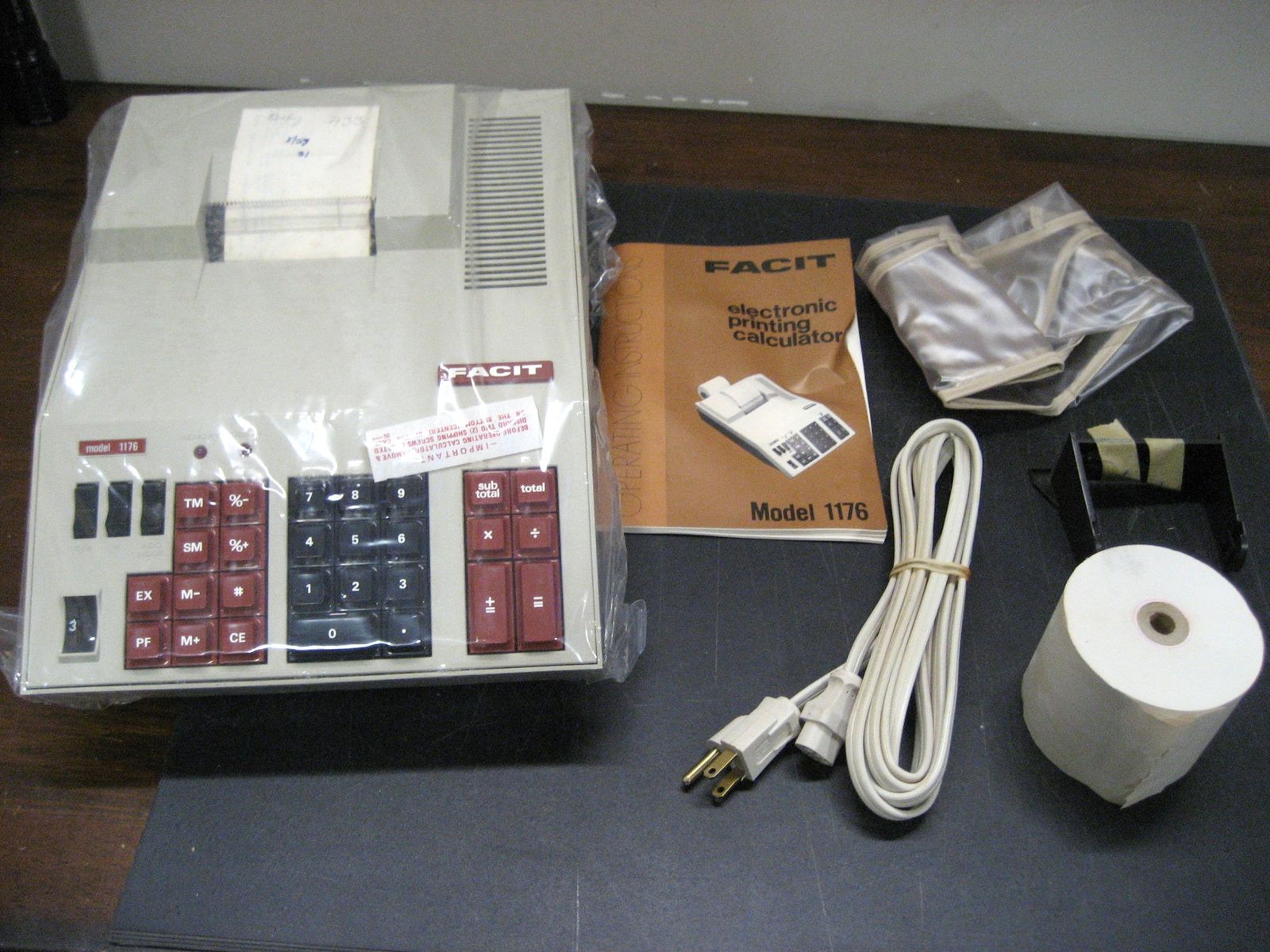 Facit 1176 Professional Series 12 digit Desk Calc 9.5"w x 14"L x 5"h Heavy Duty