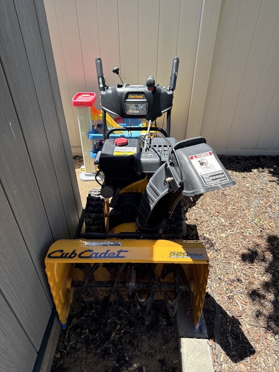 Cub Cadet 526SWE Zero-Turn Power Steering Snow Blower