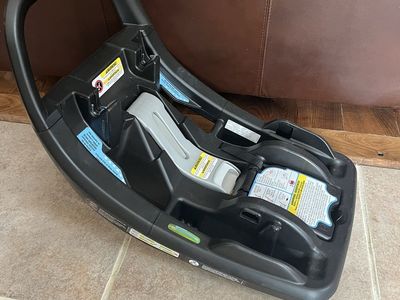 Graco snugride snug fit car seat base SR SF 35 base only exp. 2031