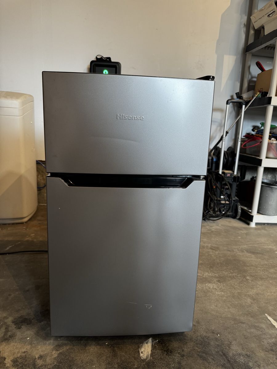 Hisense 3.1 cu ft Two-Door Mini Fridge/Freezer - Stainless Steel Look, Compact