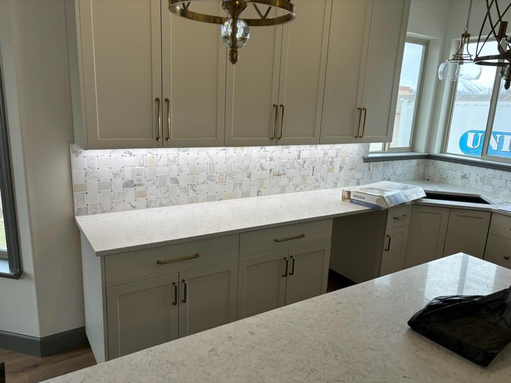 Licensed electrician | Residential and Commercial electrician | Electrical repairs | Ceiling fan installation